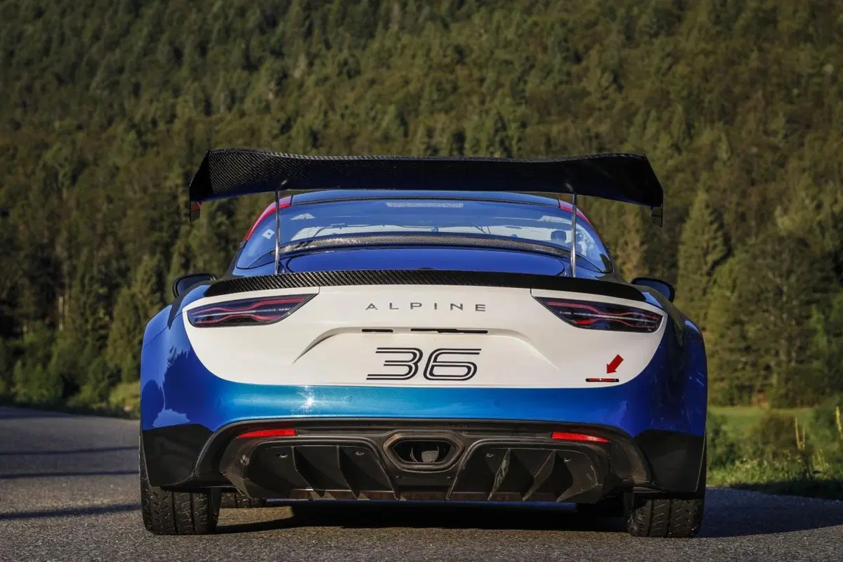 Alpine A110 Rally, 300 CV per correre come ai vecchi tempi (8)