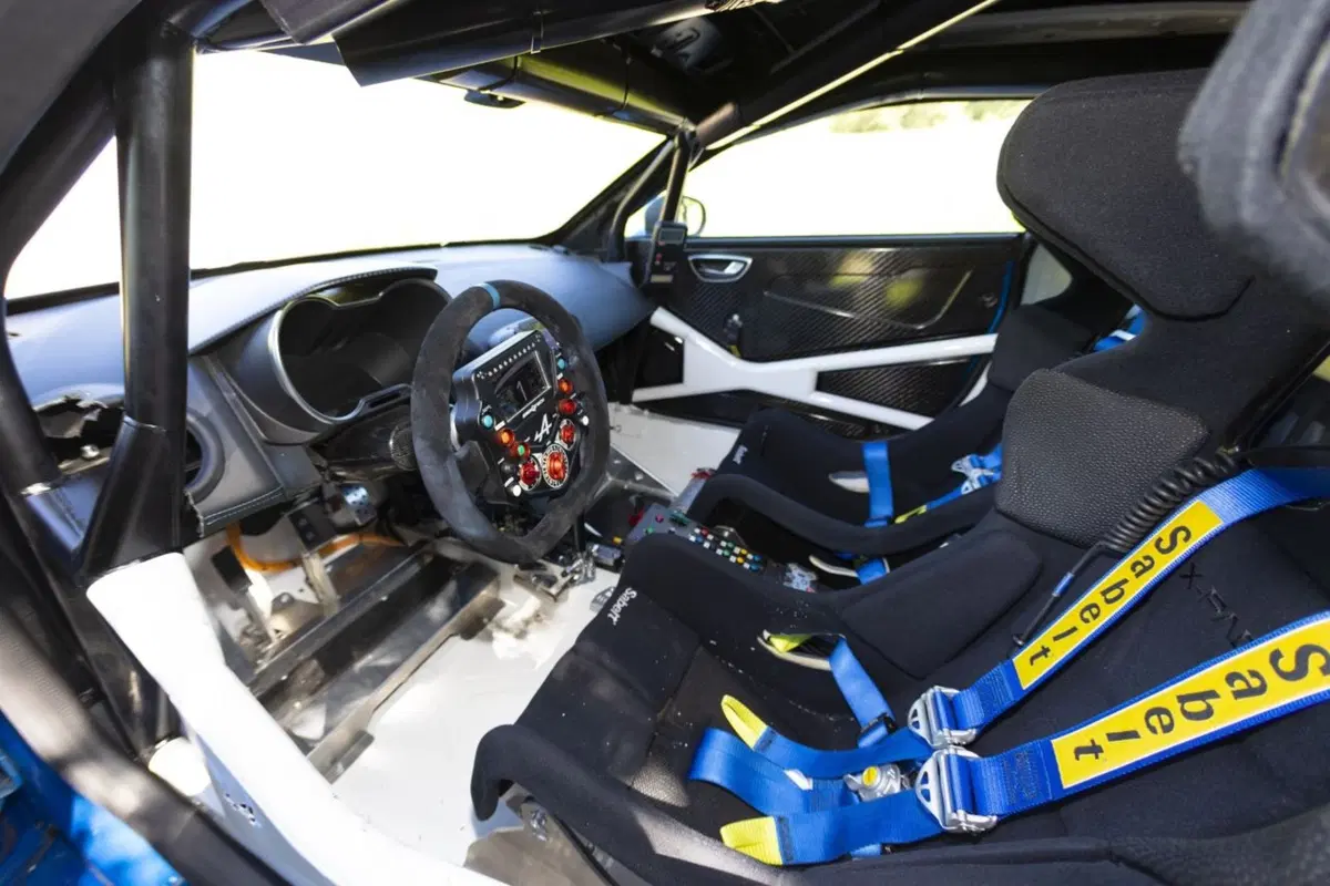 Alpine A110 Rally, 300 CV per correre come ai vecchi tempi (16)