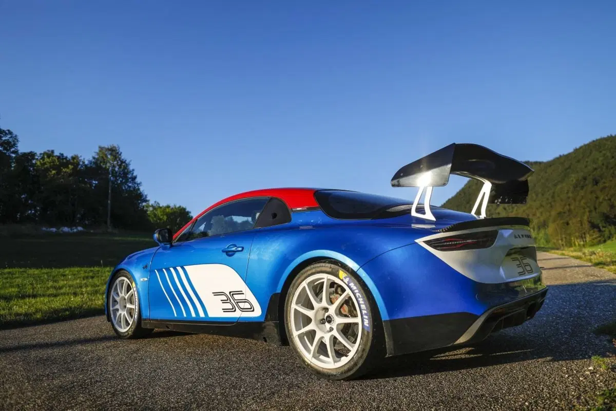Alpine A110 Rally, 300 CV per correre come ai vecchi tempi (18)
