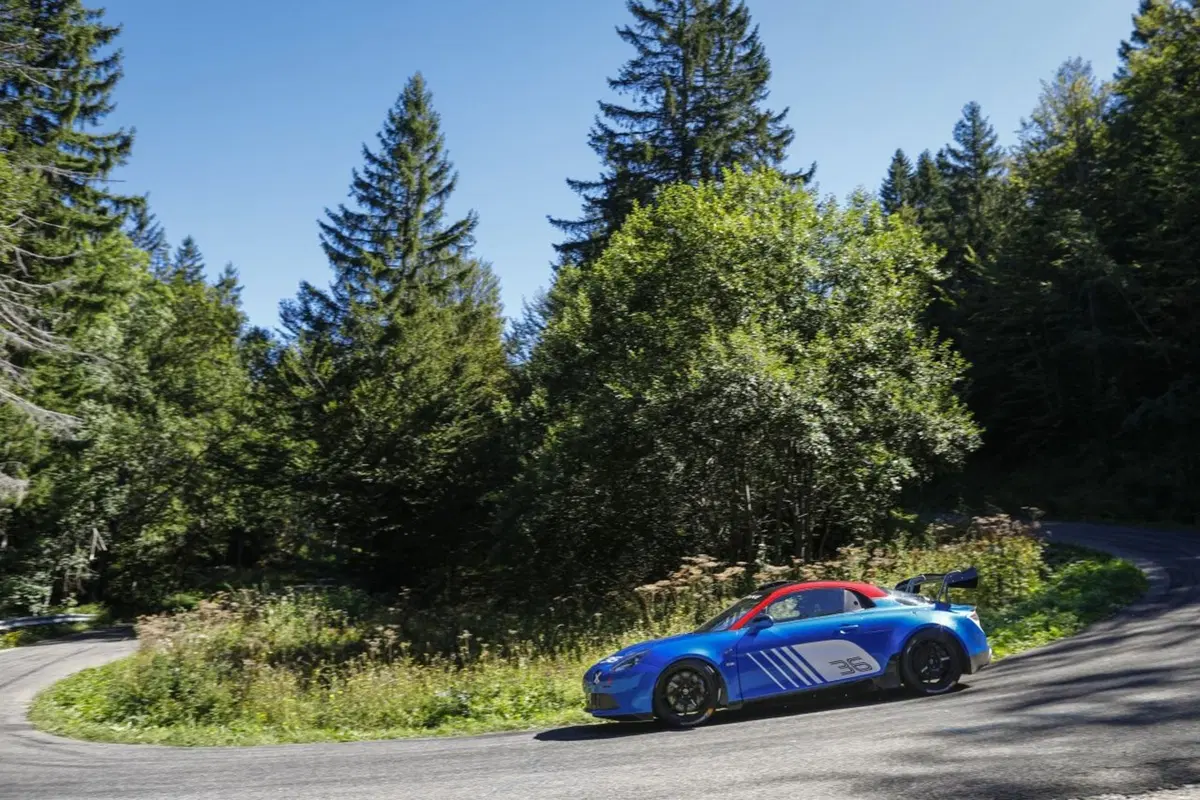 Alpine A110 Rally, 300 CV per correre come ai vecchi tempi (24)