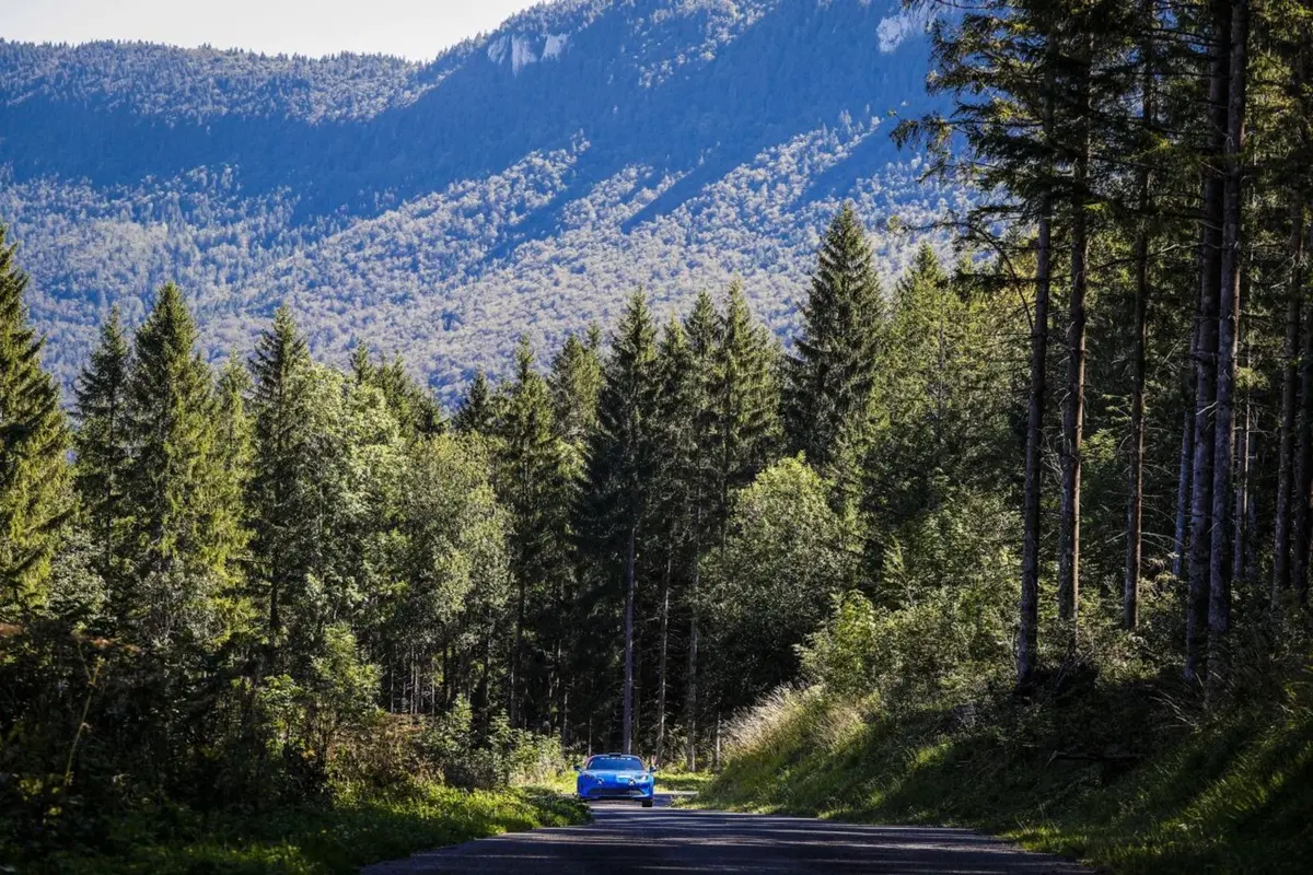 Alpine A110 Rally, 300 CV per correre come ai vecchi tempi (27)