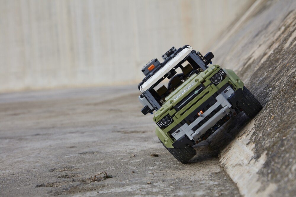 Anche la Land Rover Defender Lego ha abilit&agrave; da vero fuoristrada?