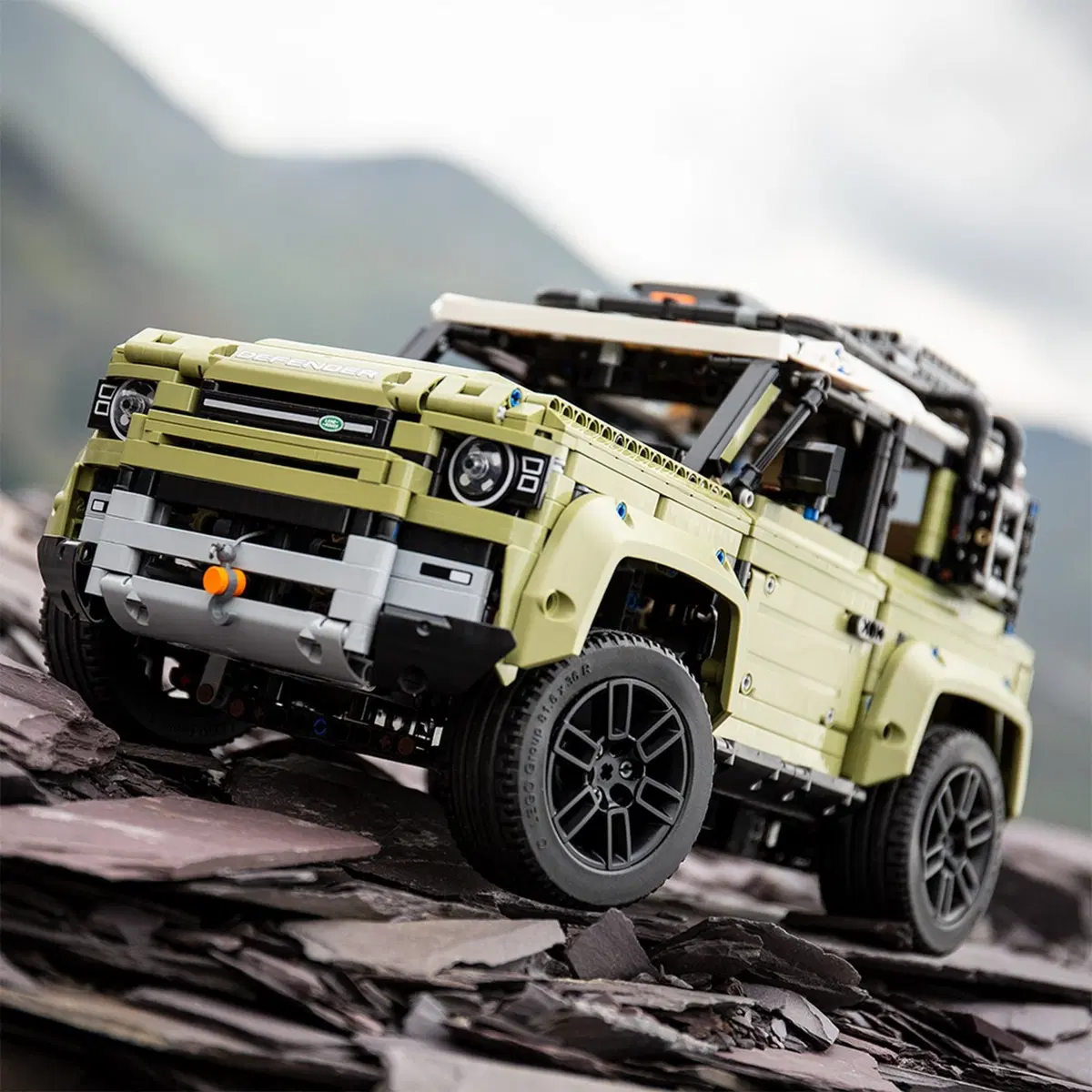 La nuova Land Rover Defender sarà anche di Lego! (3)