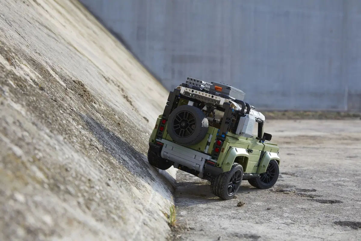 La nuova Land Rover Defender sarà anche di Lego! (8)