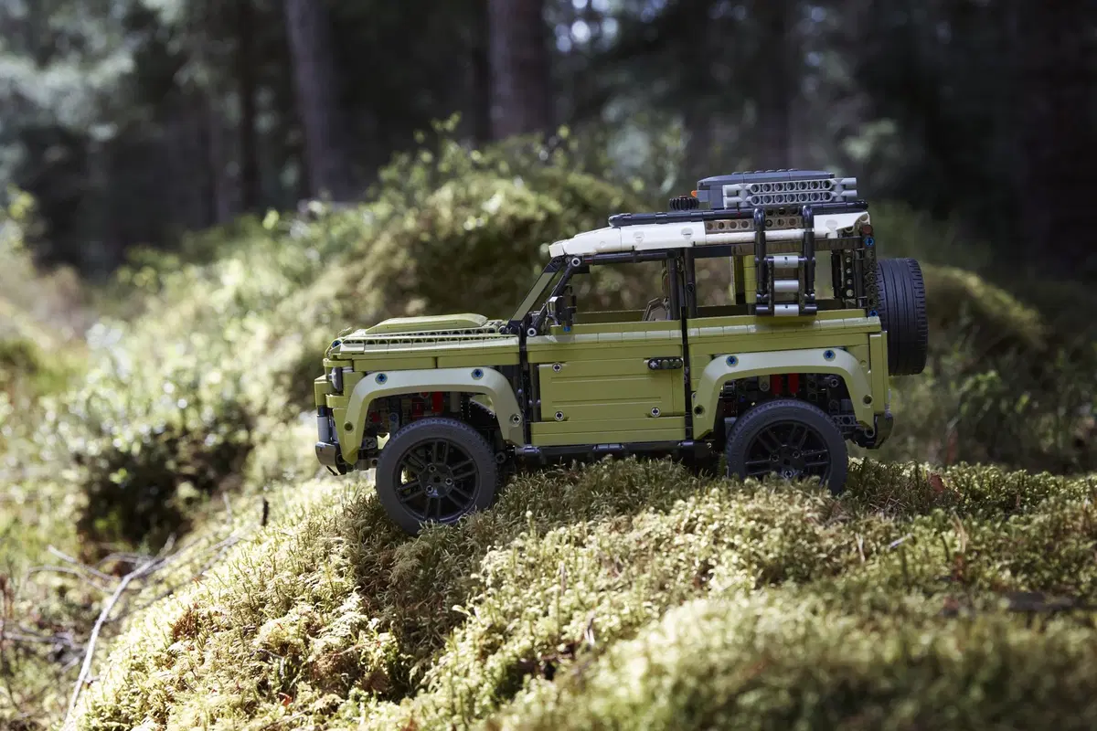 La nuova Land Rover Defender sarà anche di Lego! (7)