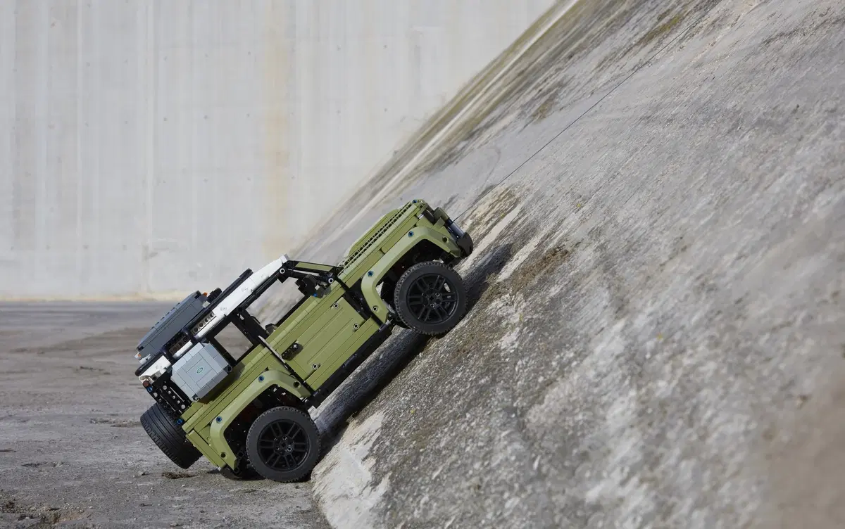 La nuova Land Rover Defender sarà anche di Lego! (12)