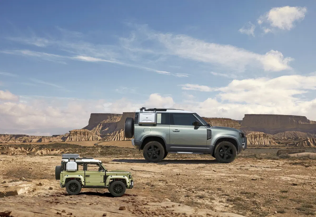 La nuova Land Rover Defender sarà anche di Lego!