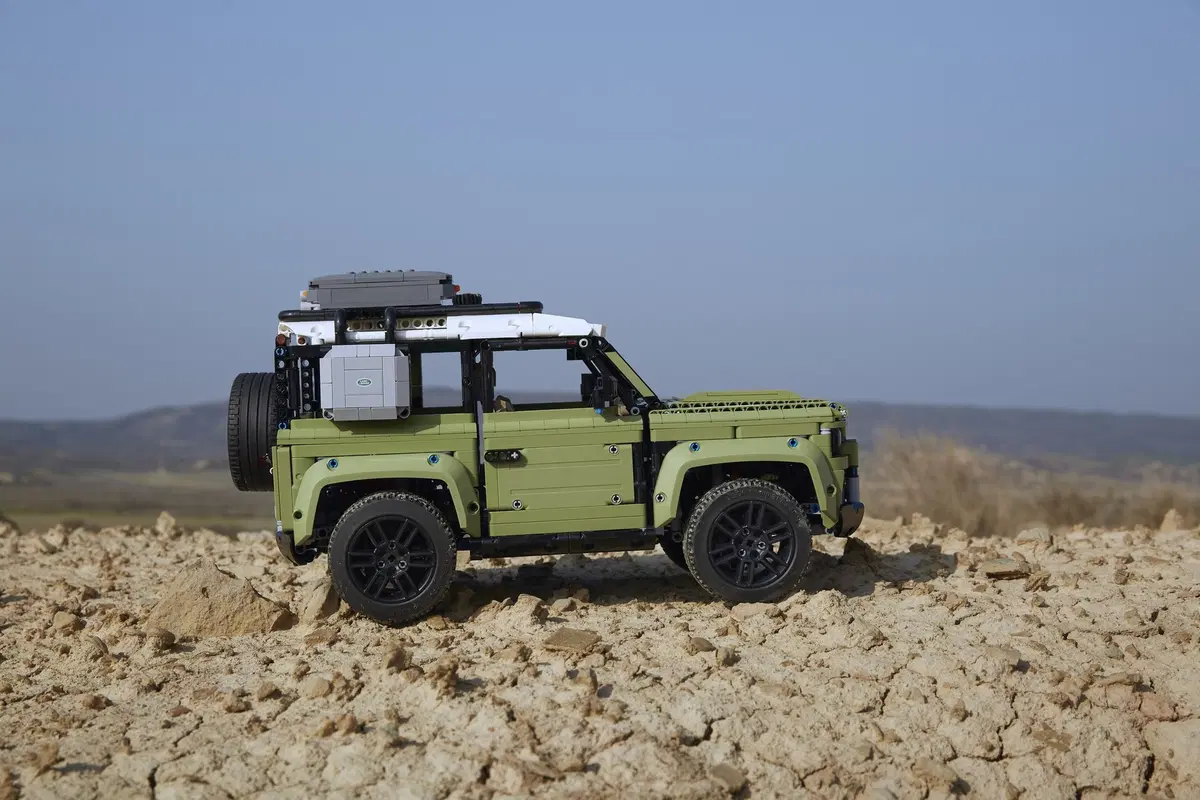 La nuova Land Rover Defender sarà anche di Lego! (17)