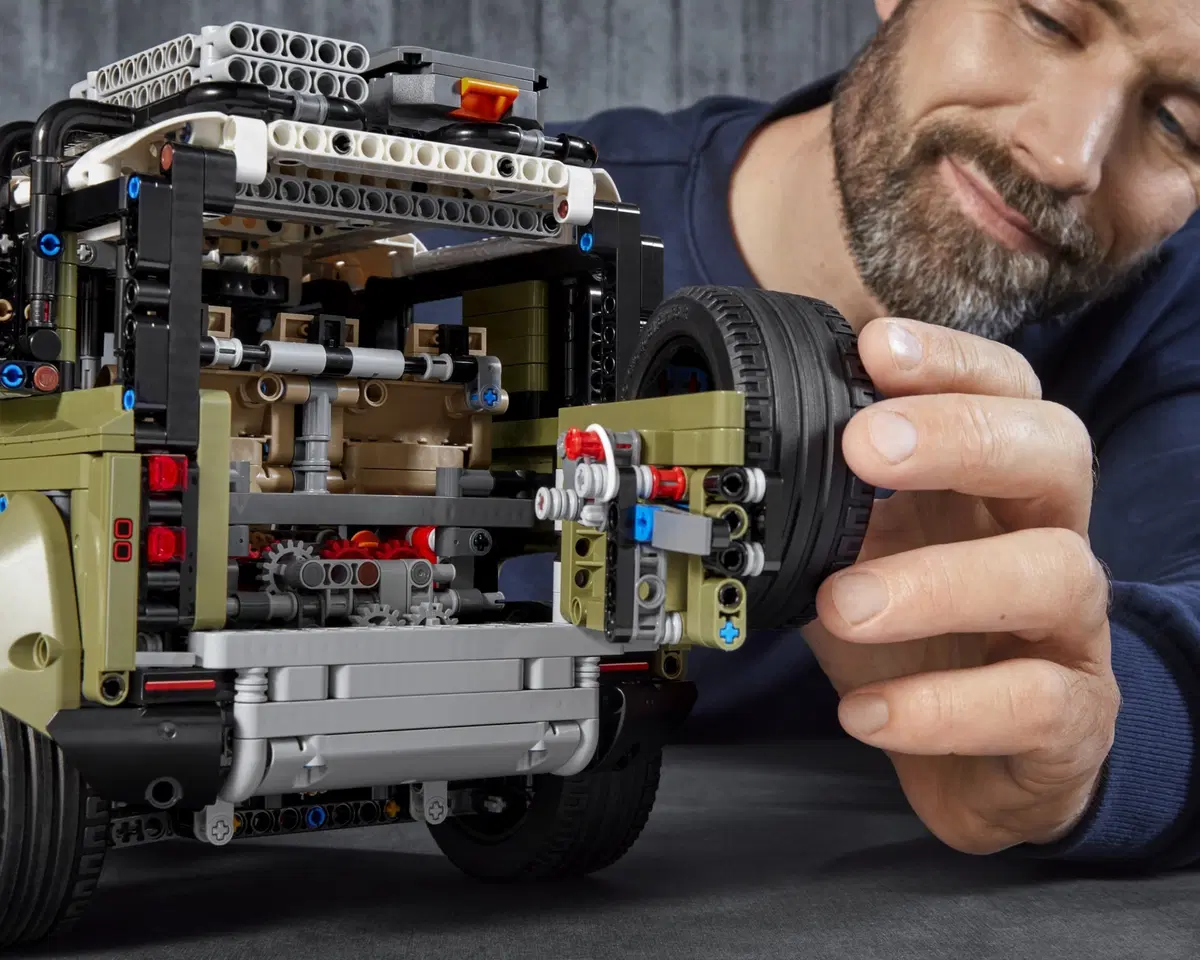 La nuova Land Rover Defender sarà anche di Lego! (14)