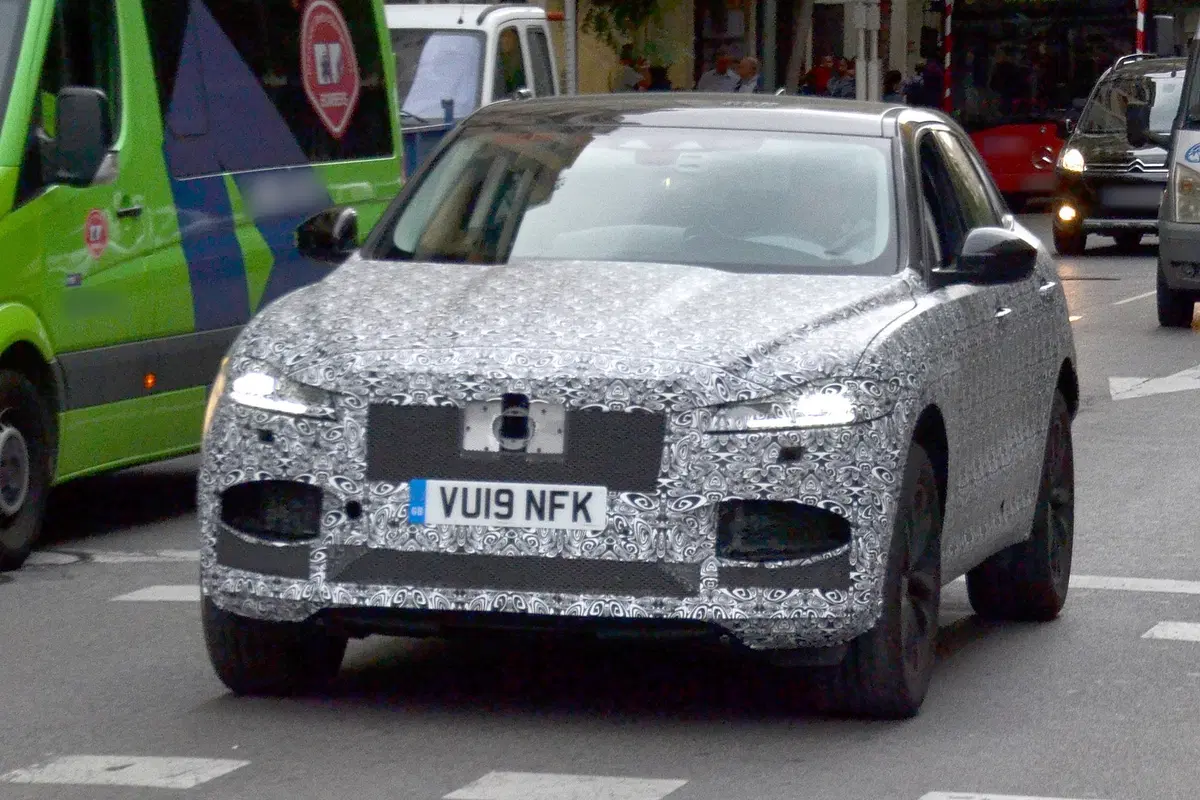 Jaguar F-Pace: in arrivo il restyling del SUV [Foto Spia] (3)