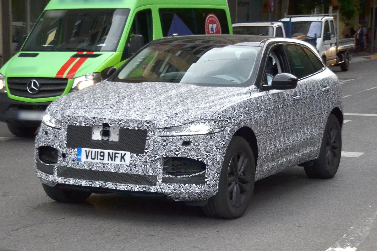 Jaguar F-Pace: in arrivo il restyling del SUV [Foto Spia] (8)