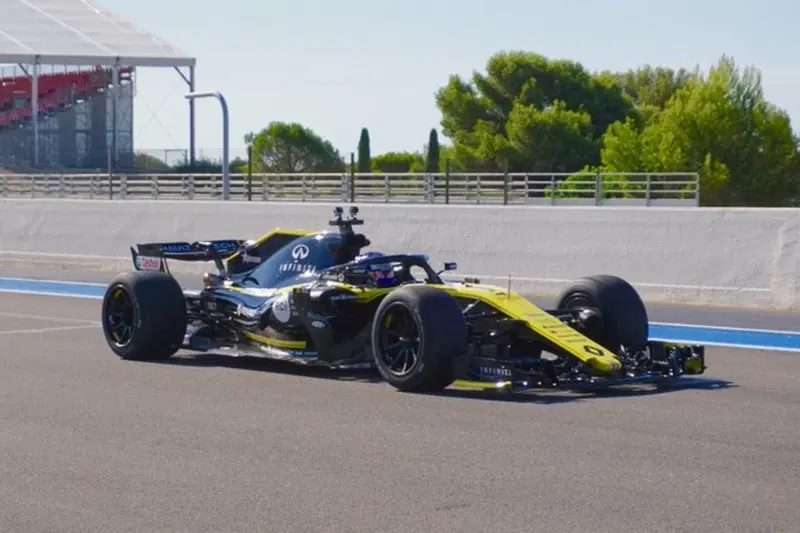 F1: con Renault per la 1^ volta in pista le Pirelli da 18"  [Video]