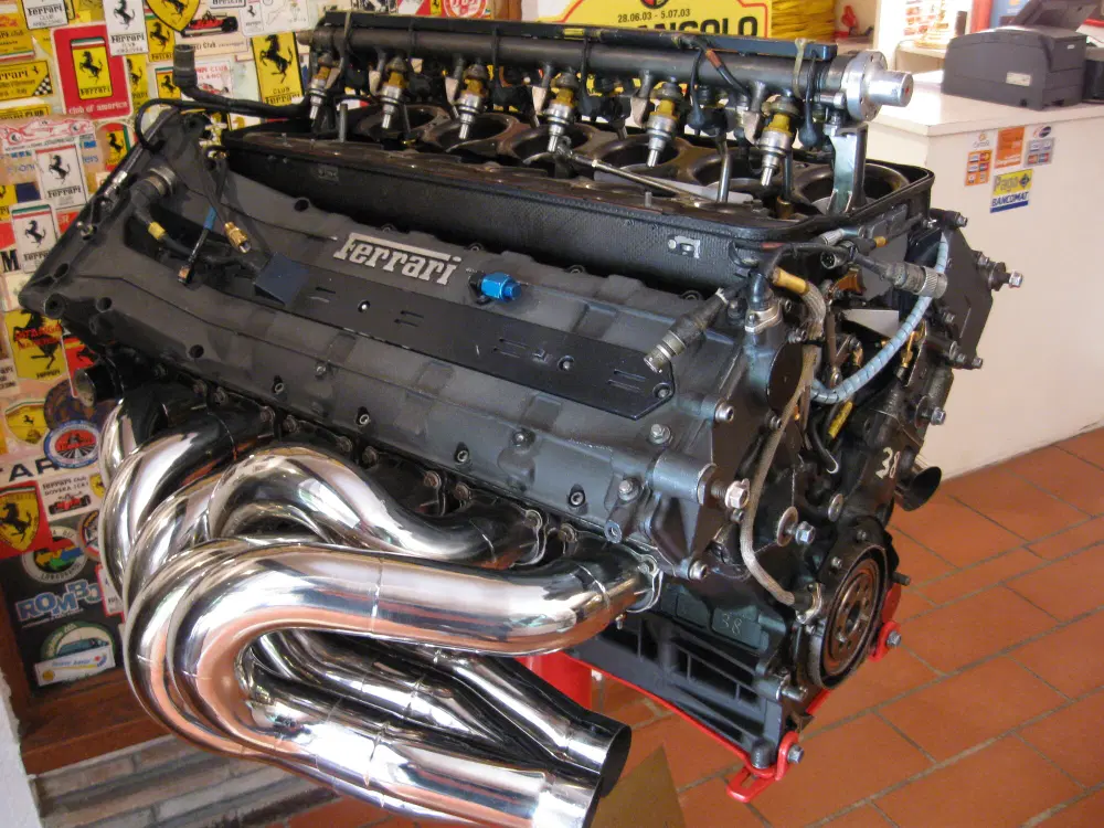 Uno degli ultimi V12 usati dalla Ferrari in F1, negli anni Novanta