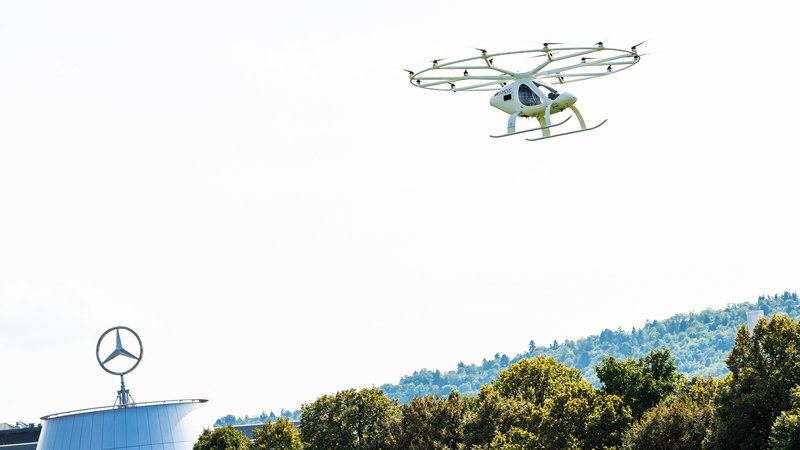 A Stoccarda il Volocopter a guida autonoma vola sul Museo Mercedes