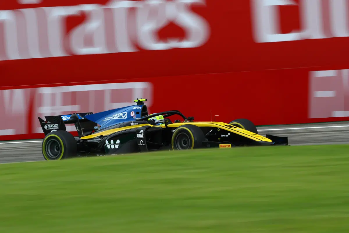 Luca Ghiotto, in gara per la Formula 1  (2)