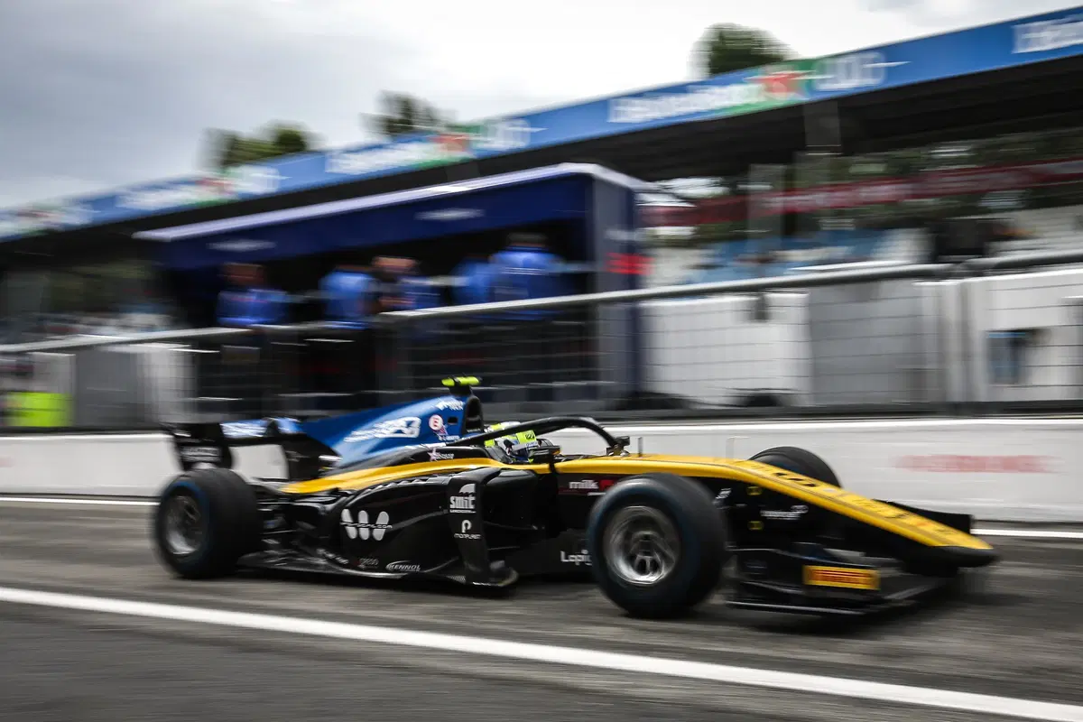 Luca Ghiotto, in gara per la Formula 1  (13)