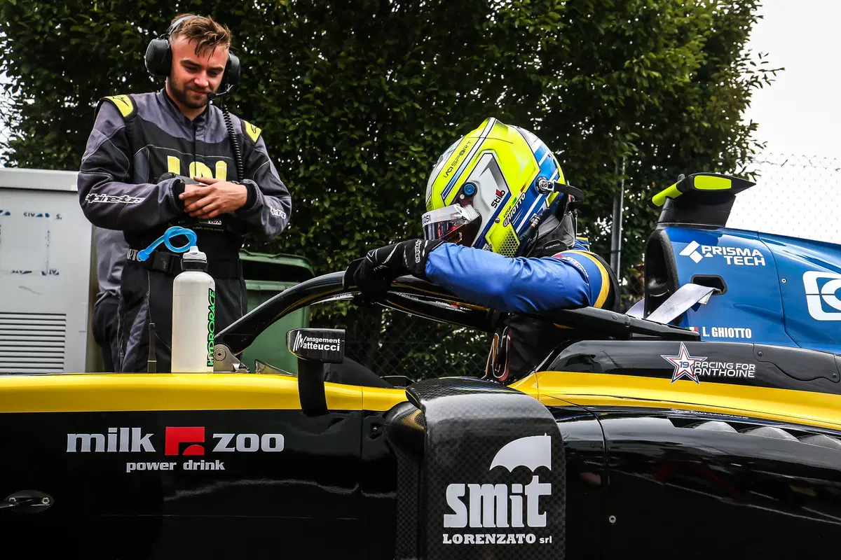 Luca Ghiotto, in gara per la Formula 1  (23)