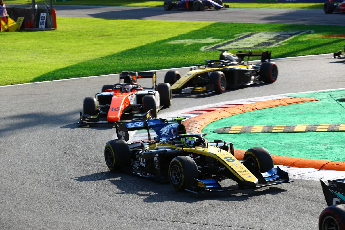 Luca Ghiotto, in gara per la Formula 1  (30)