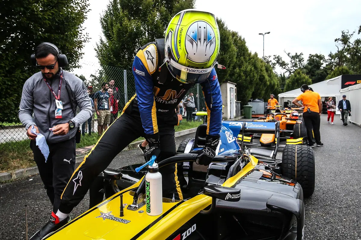 Luca Ghiotto, in gara per la Formula 1  (36)