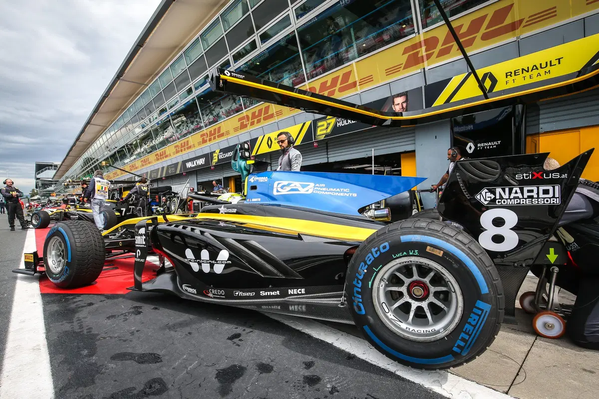 Luca Ghiotto, in gara per la Formula 1  (38)