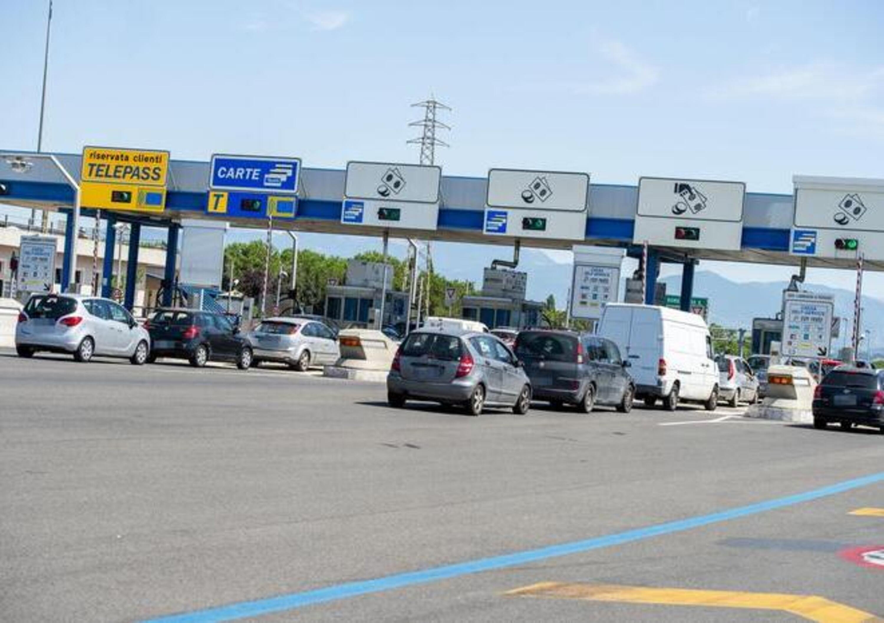 Autostrade per l&rsquo;Italia: aumento pedaggi sospeso per altri due mesi