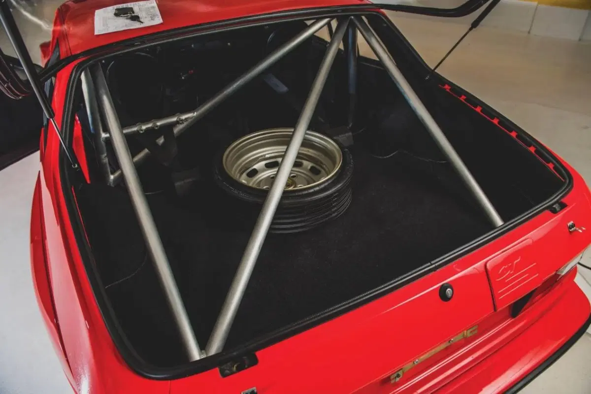 Porsche 924 Carrera GTS Clubsport: all'asta una delle 15 prodotte (4)