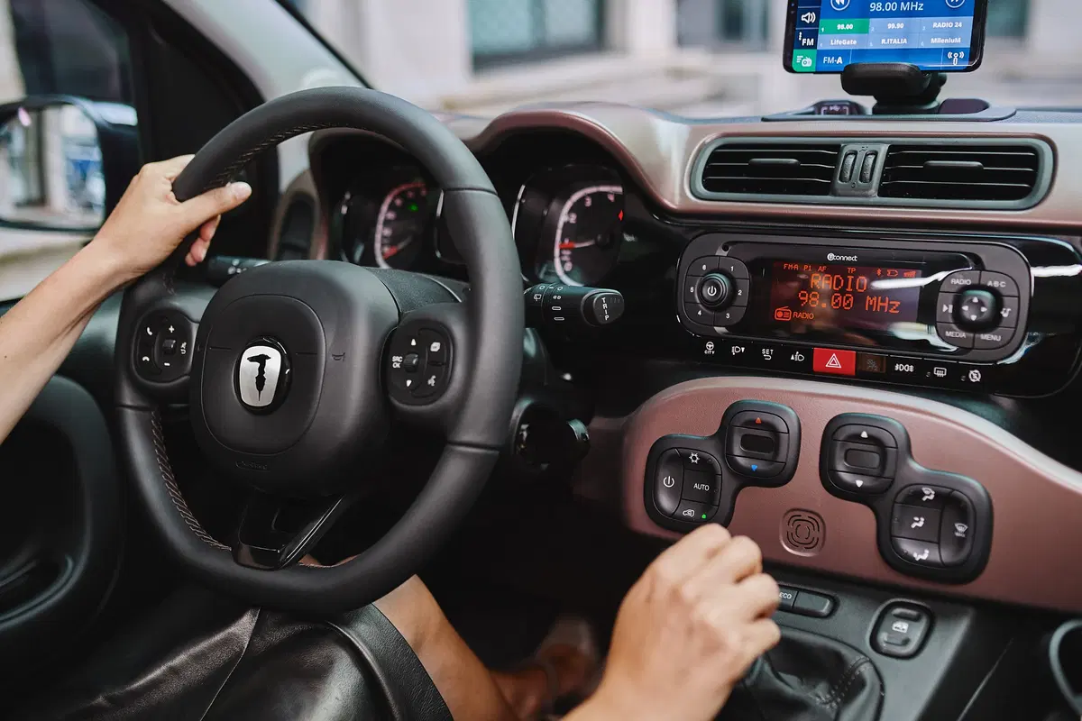 Quando Fiat Panda 2020 “veste” Trussardi resta sempre Panda, per fortuna [video & foto gallery Ava Max] (2)