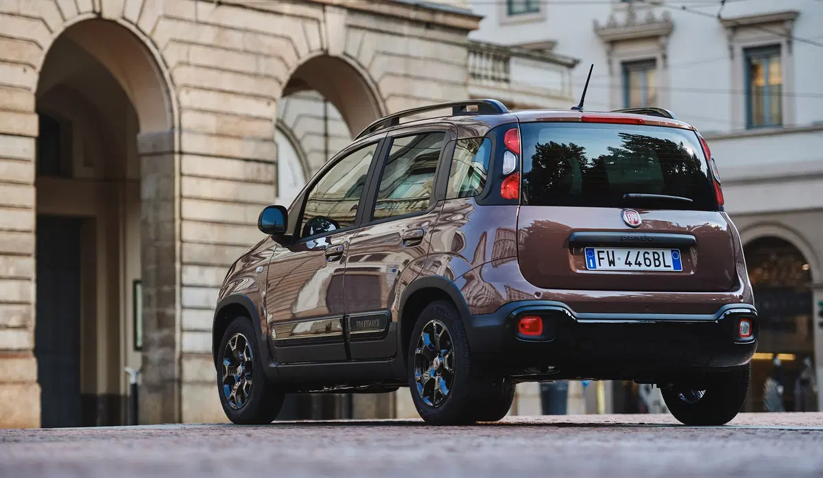 Quando Fiat Panda 2020 “veste” Trussardi resta sempre Panda, per fortuna [video & foto gallery Ava Max] (11)
