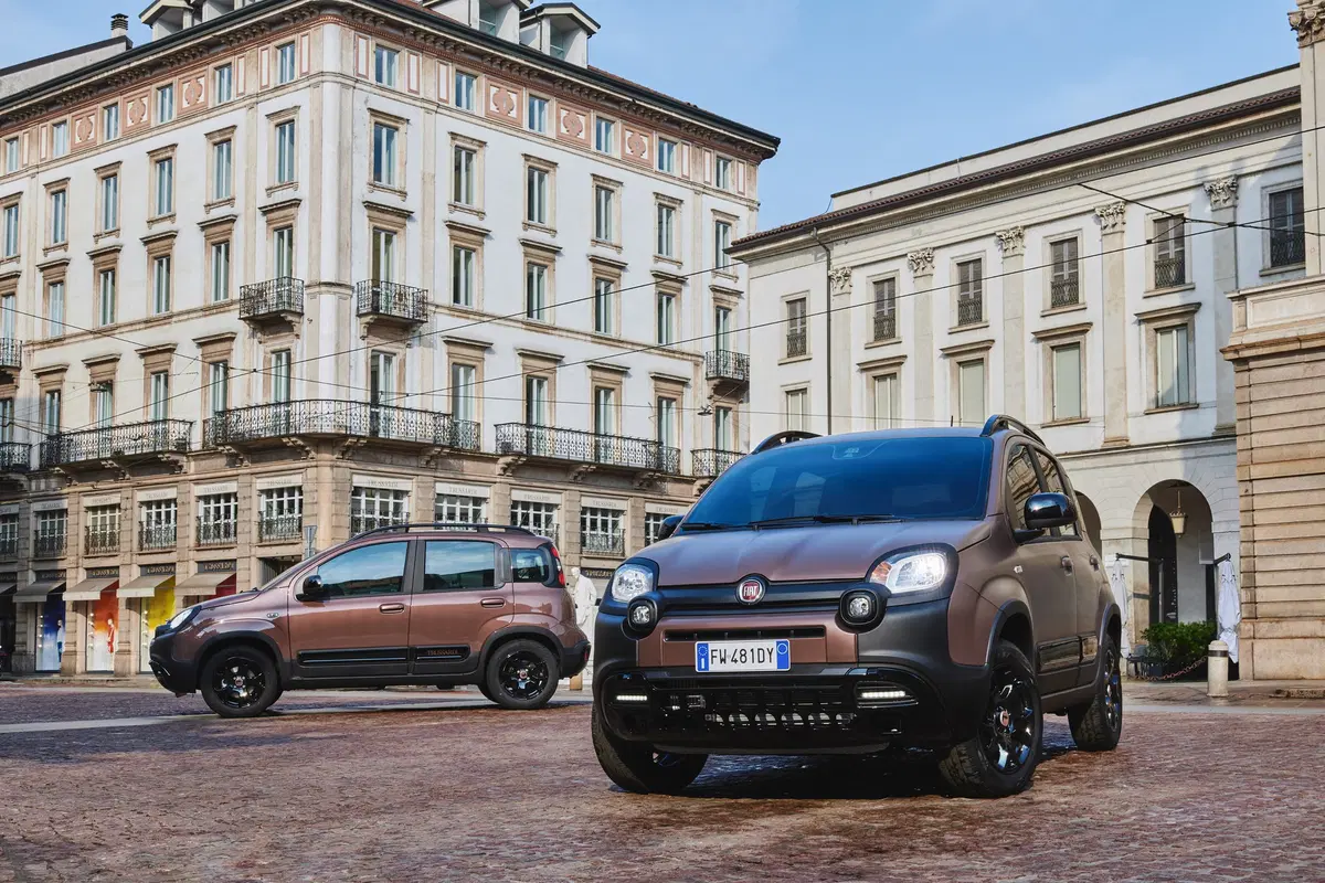 Quando Fiat Panda 2020 “veste” Trussardi resta sempre Panda, per fortuna [video & foto gallery Ava Max] (14)