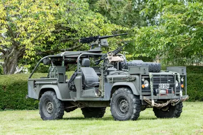 Land Rover Defender 110 V8 SOV: l'anti Humvee all'asta
