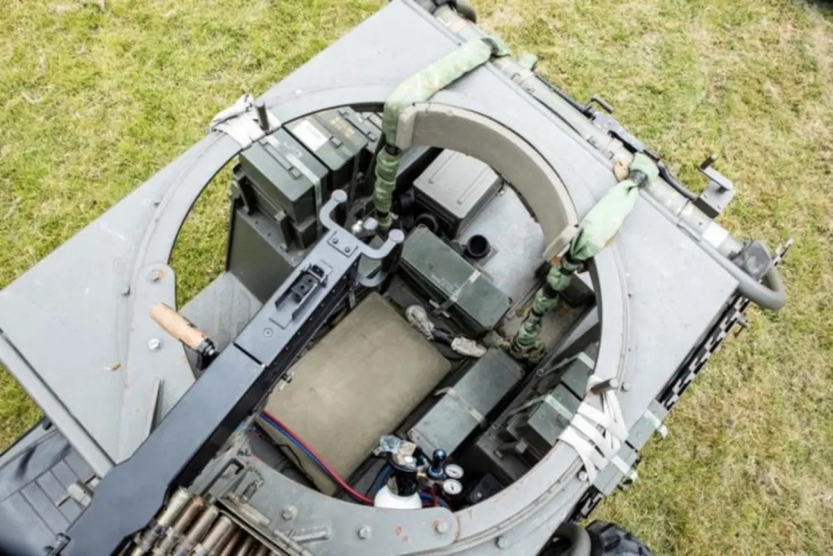 Land Rover Defender 110 V8 SOV: l'anti Humvee all'asta (4)