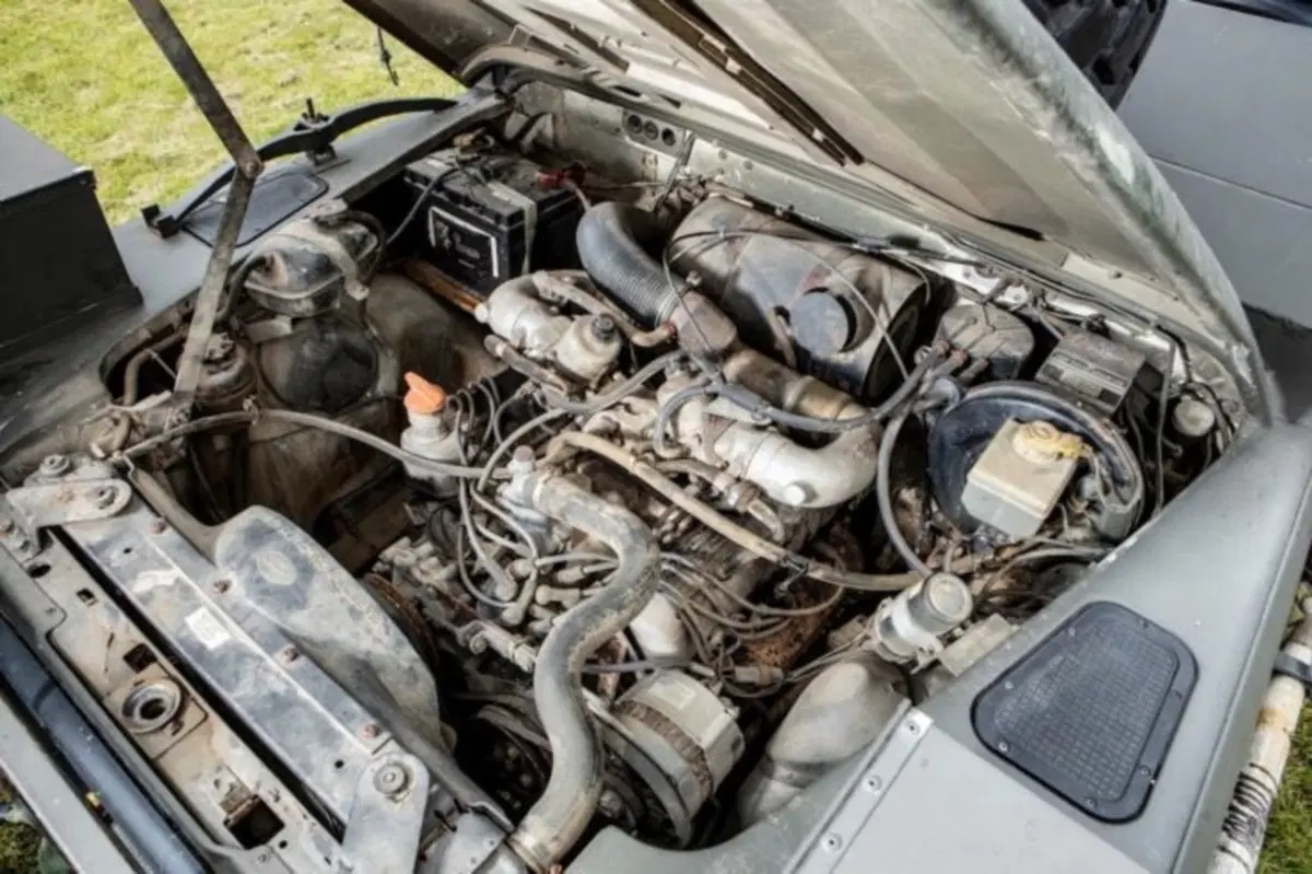Land Rover Defender 110 V8 SOV: l'anti Humvee all'asta (7)