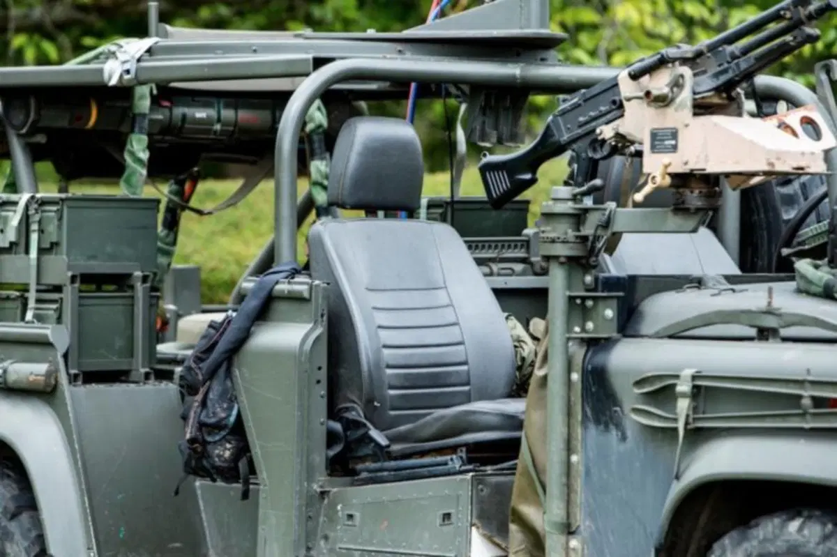 Land Rover Defender 110 V8 SOV: l'anti Humvee all'asta (8)