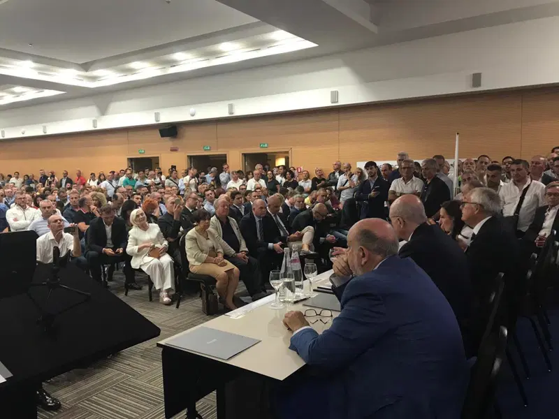 L'affollata e partecipata assemblea delle autoscuole svoltasi a Roma