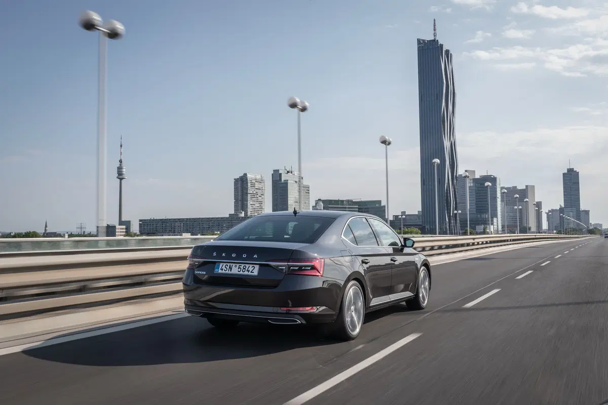 Skoda Superb 2.0 TDI EVO 150 CV SCR DSG SportLine (22)