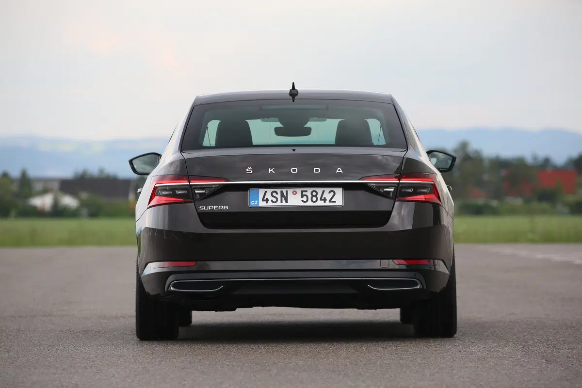 Skoda Superb 2.0 TDI EVO 150 CV SCR DSG SportLine (23)