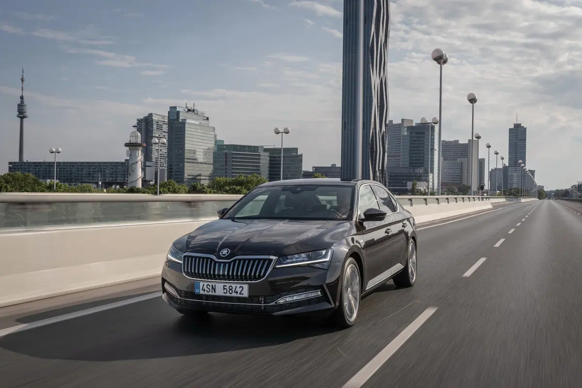 Skoda Superb 2.0 TDI EVO 150 CV SCR DSG SportLine (24)