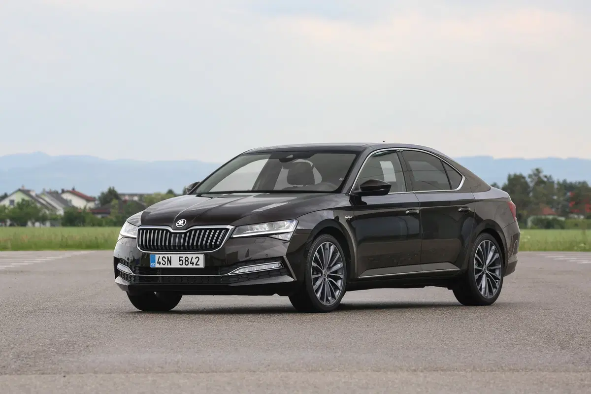 Skoda Superb 2.0 TDI EVO 150 CV SCR DSG SportLine (25)