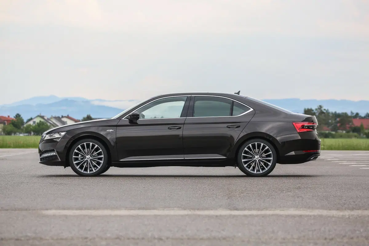 Skoda Superb 2.0 TDI EVO 150 CV SCR DSG SportLine (20)