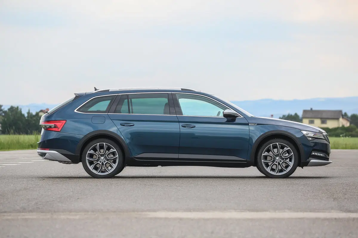 Skoda Superb Station Wagon (2015-24) (25)