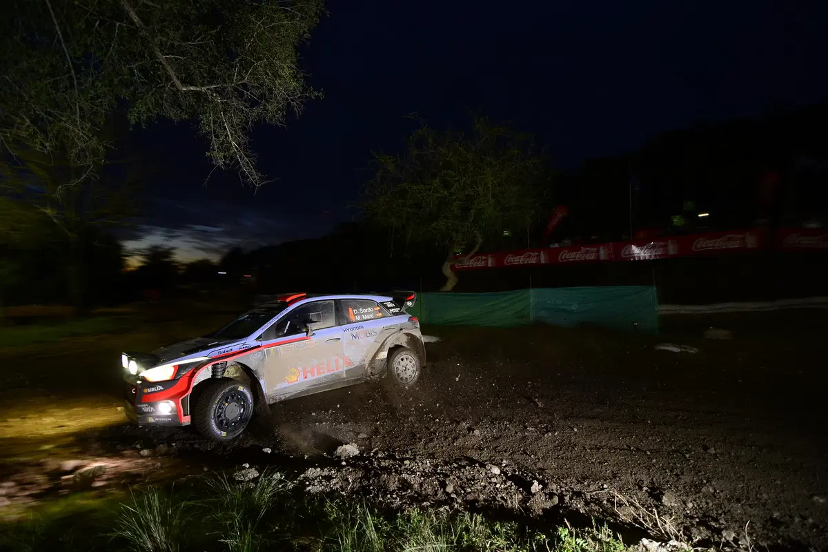 WRC16 Argentina. Magnifico Paddon (Hyundai) nella resa di Latvala (4)