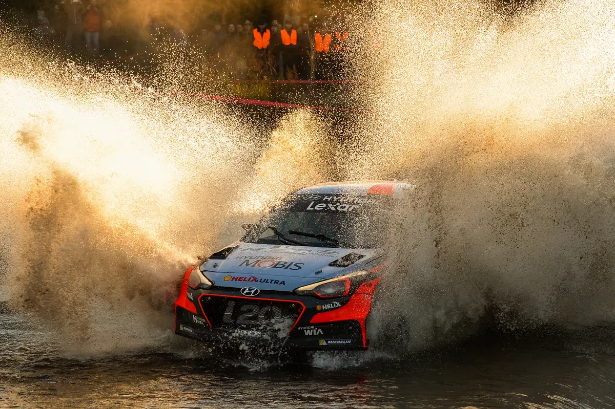 WRC16 Argentina. Magnifico Paddon (Hyundai) nella resa di Latvala (8)