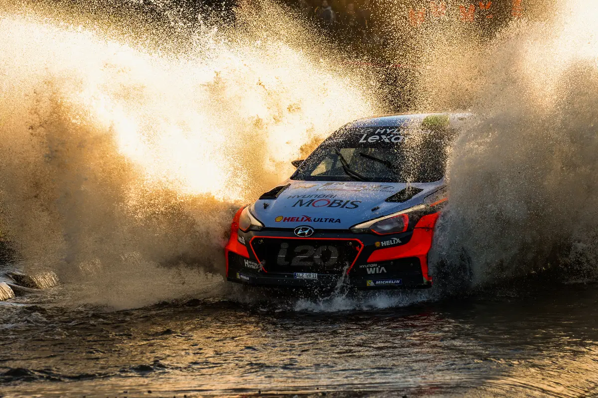 WRC16 Argentina. Magnifico Paddon (Hyundai) nella resa di Latvala (9)