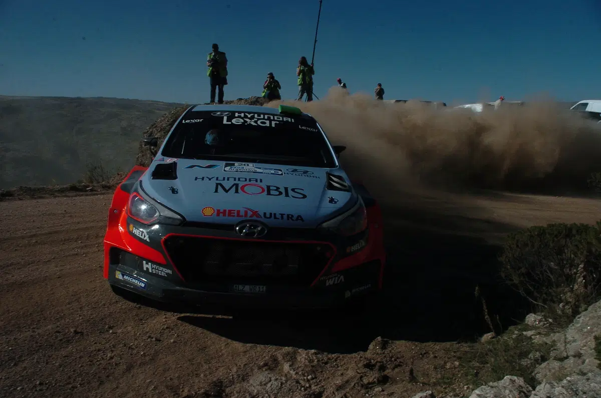 WRC16 Argentina. Magnifico Paddon (Hyundai) nella resa di Latvala (14)