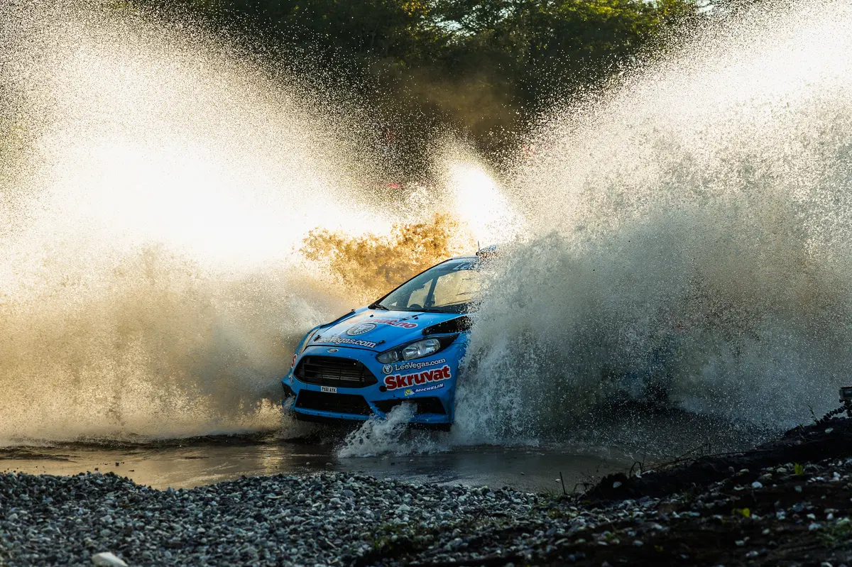 WRC16 Argentina. Magnifico Paddon (Hyundai) nella resa di Latvala (17)