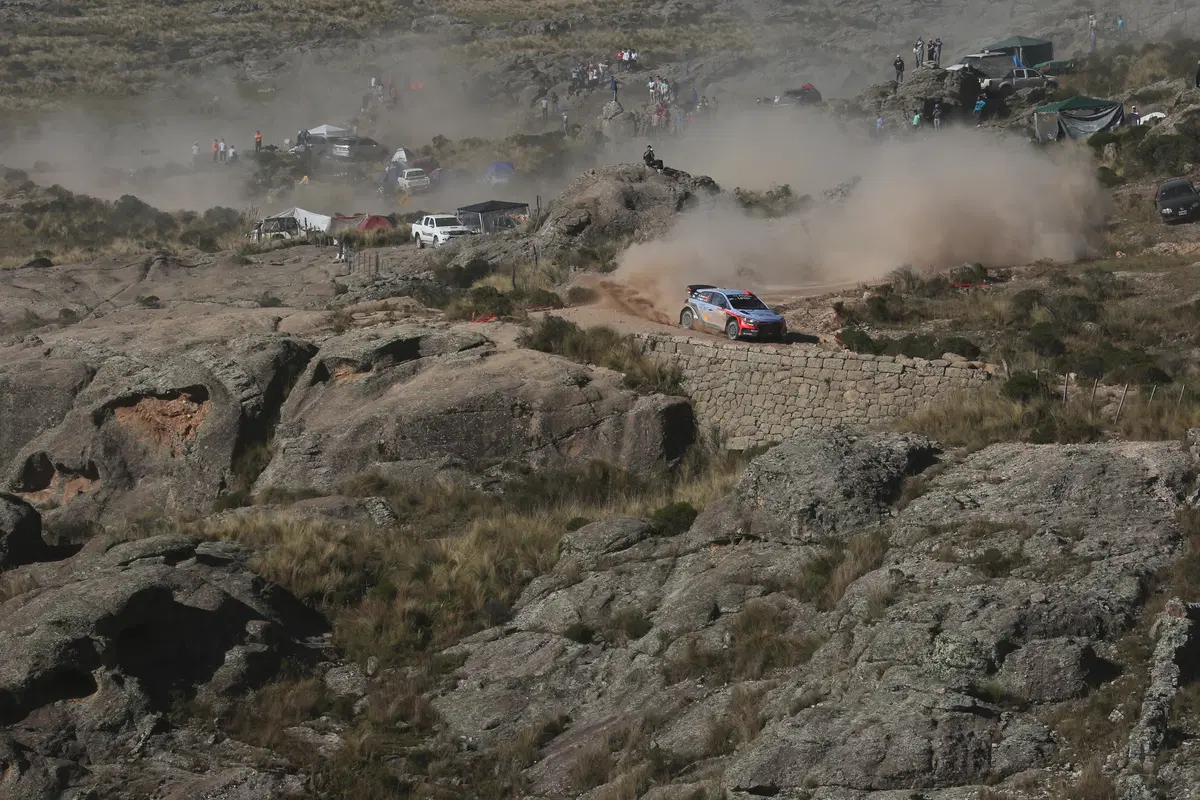 WRC16 Argentina. Magnifico Paddon (Hyundai) nella resa di Latvala (37)