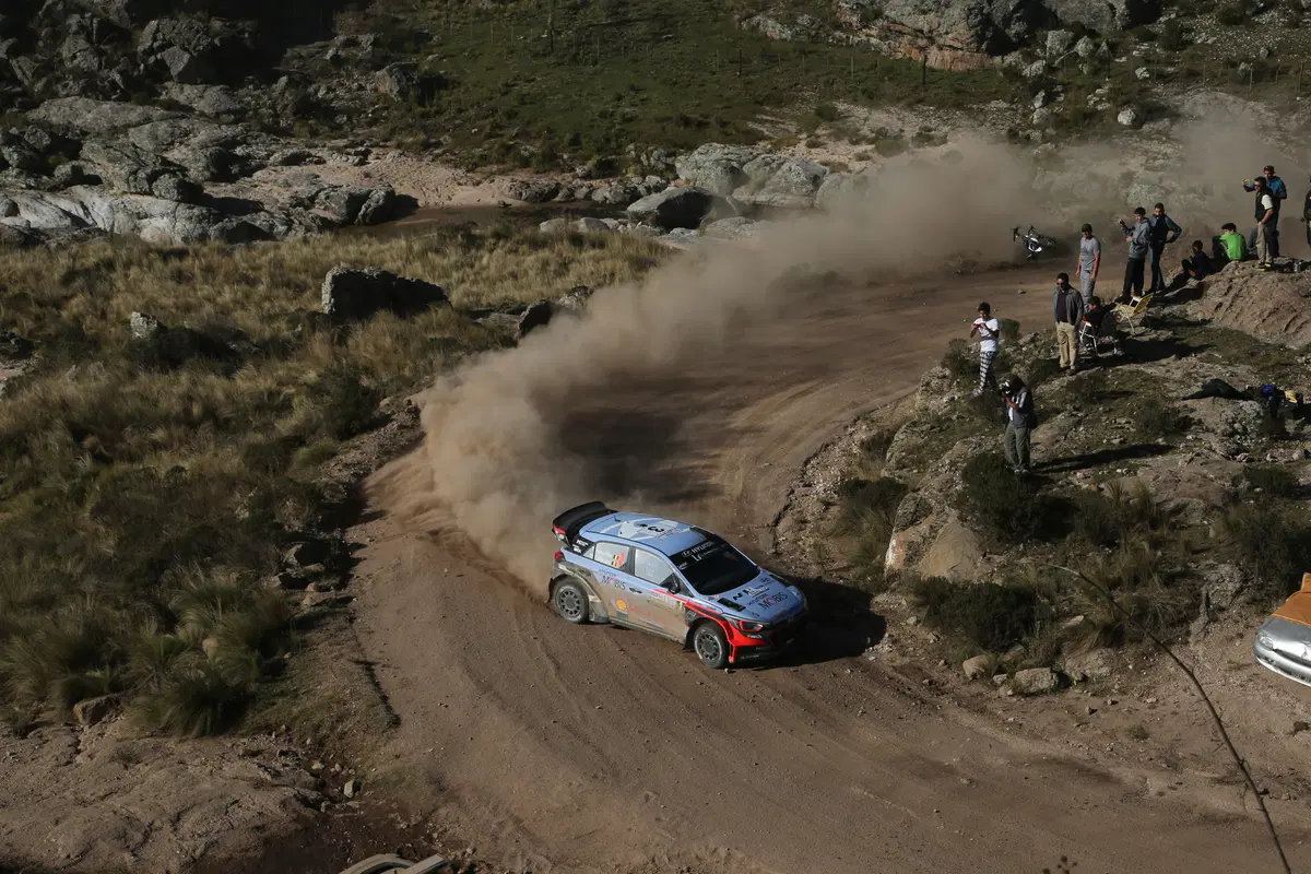 WRC16 Argentina. Magnifico Paddon (Hyundai) nella resa di Latvala (41)