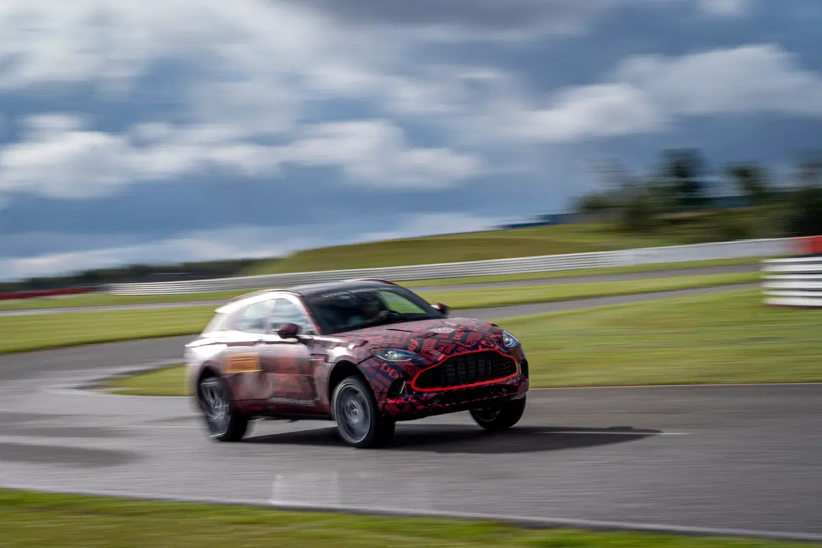 Aston Martin DBX, fasi finali di collaudo per il primo SUV di Gaydon (2)