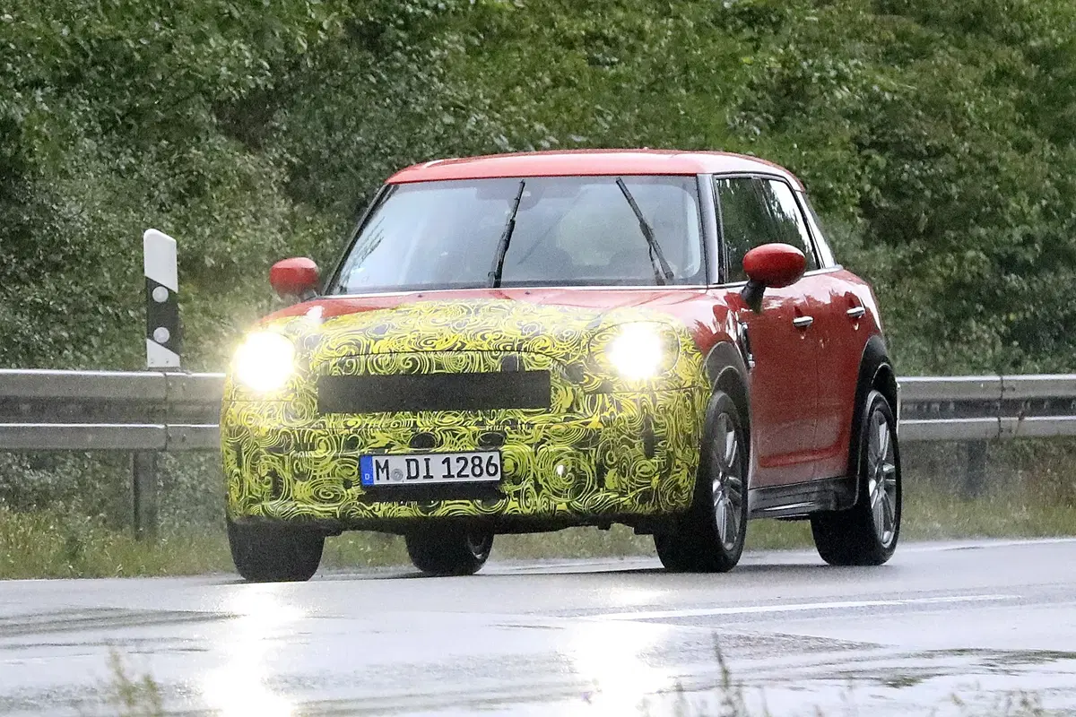 Mini Countryman restyling, le foto spia (2)