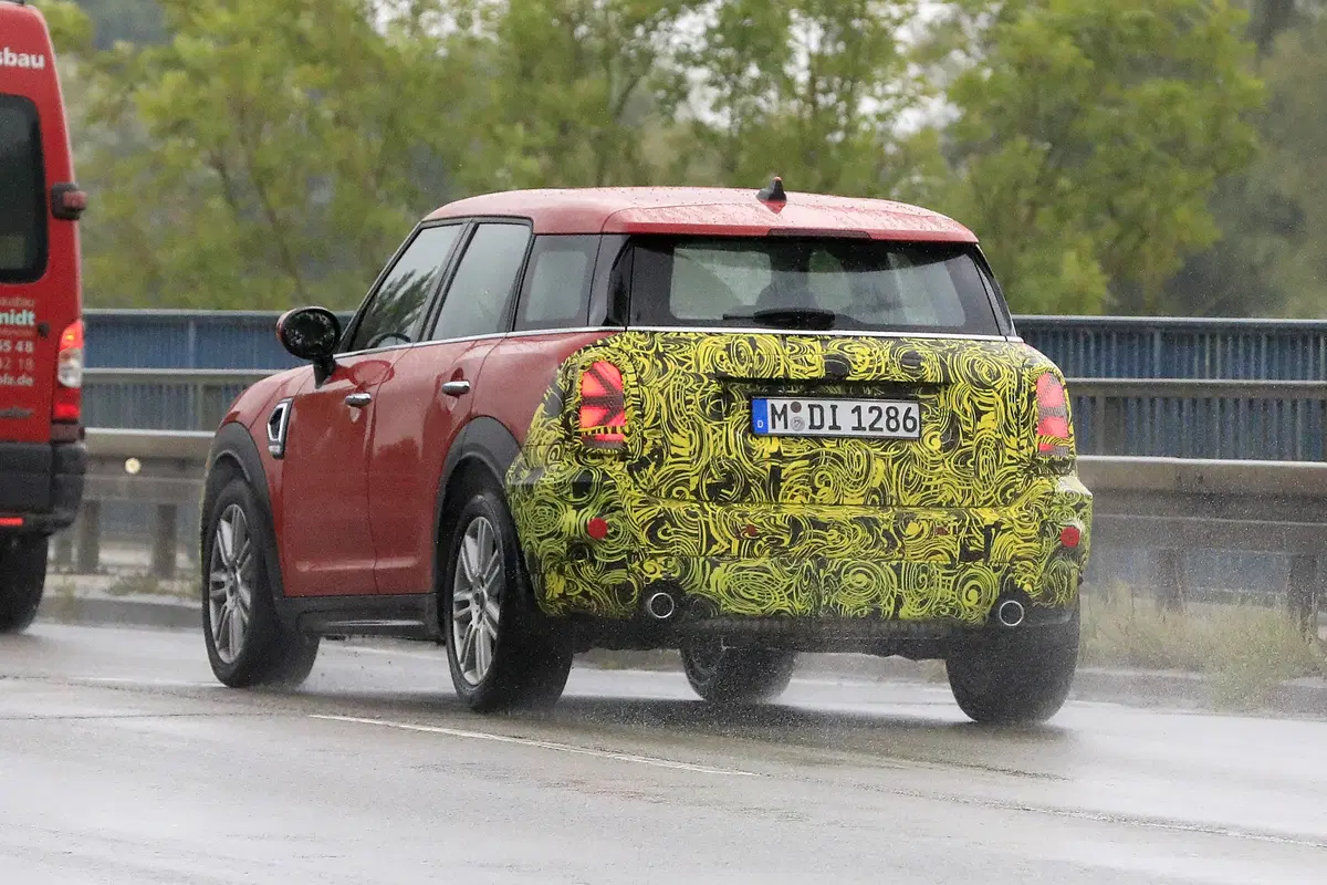 Mini Countryman restyling, le foto spia (4)